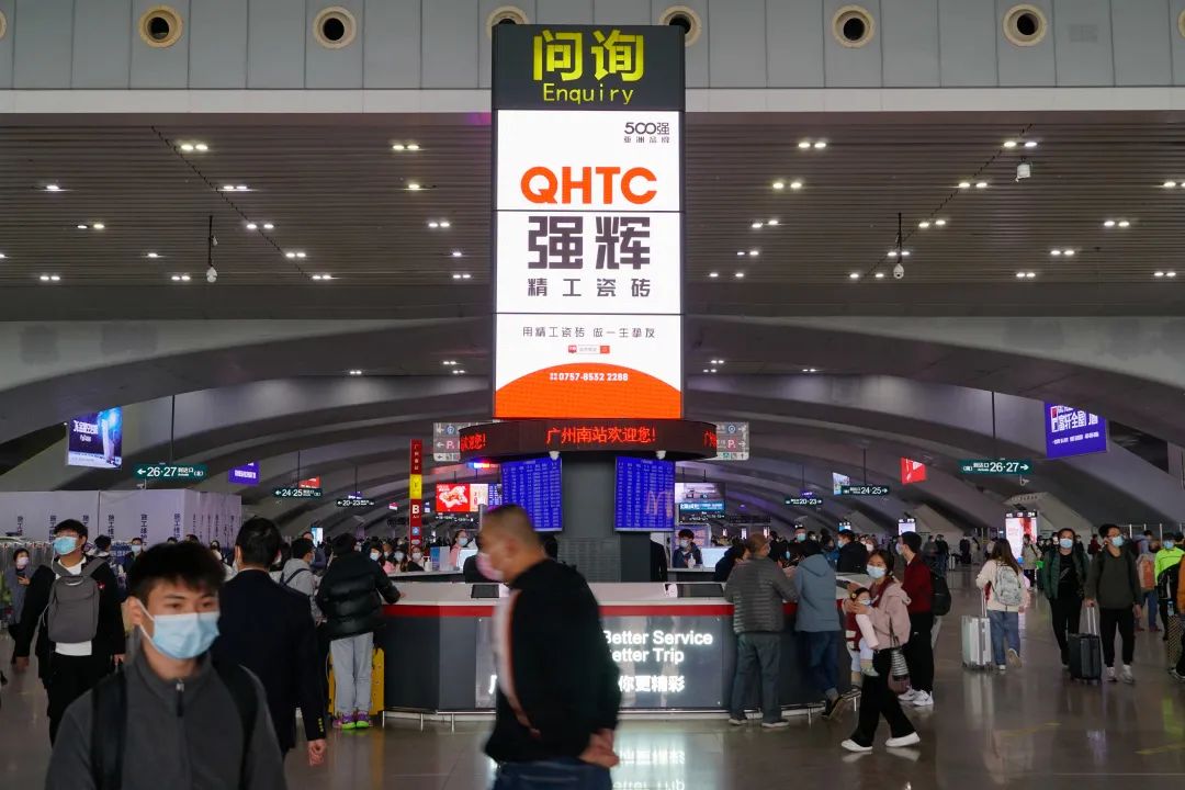 開年“第一炮”！強(qiáng)輝高鐵廣告開啟“霸屏”模式！(圖2)