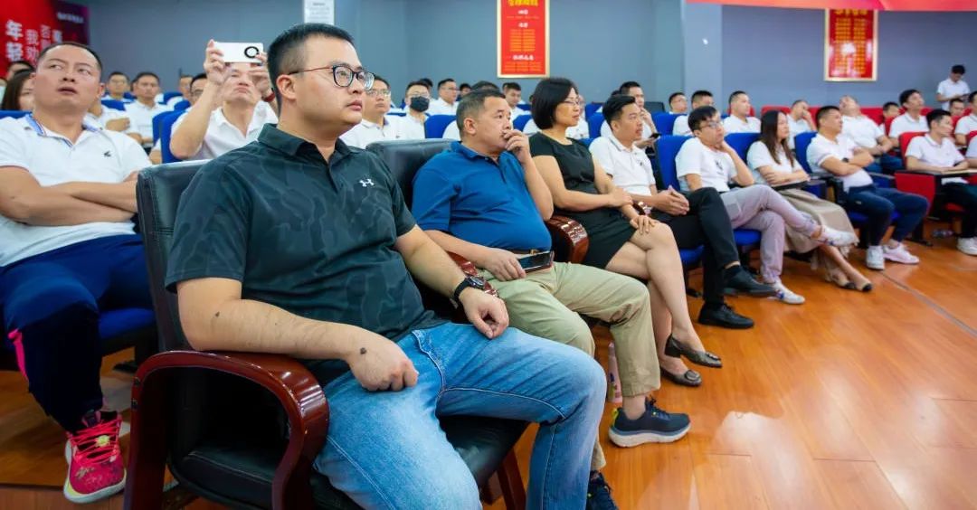這一次，我們玩大的 | 強(qiáng)輝金九銀十無(wú)界增長(zhǎng)營(yíng)銷大會(huì)復(fù)盤(pán)會(huì)議順利舉辦(圖3)