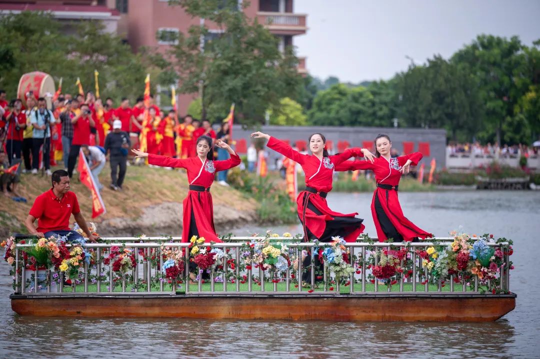 燃動金秋 | 草艇競渡，奪人風采彰顯非遺文化瑰寶之韻(圖8)
