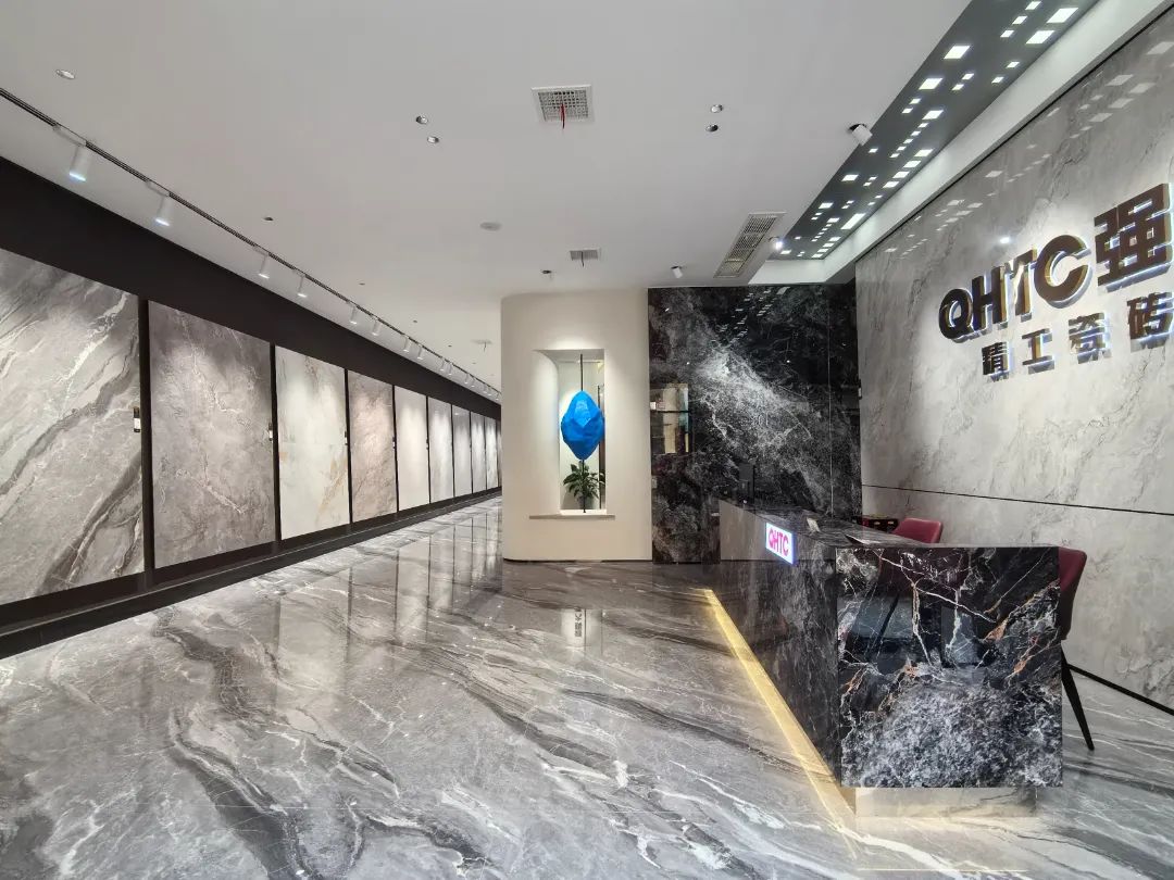 終端風采 | 強輝聊城旗艦店，沉浸式體驗現(xiàn)代高端設(shè)計美學(圖5)