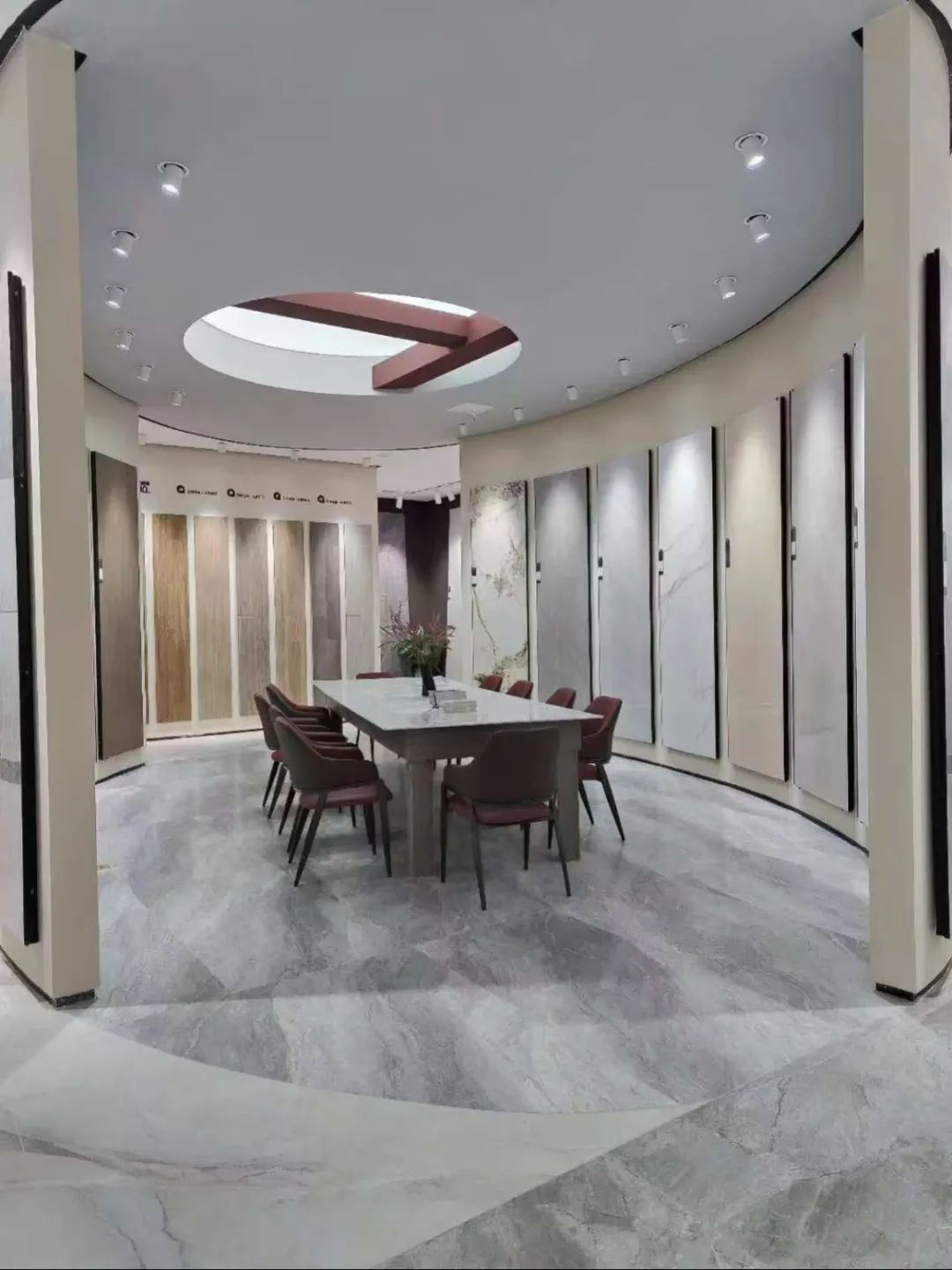 終端風采 | 強輝聊城旗艦店，沉浸式體驗現(xiàn)代高端設(shè)計美學(圖8)