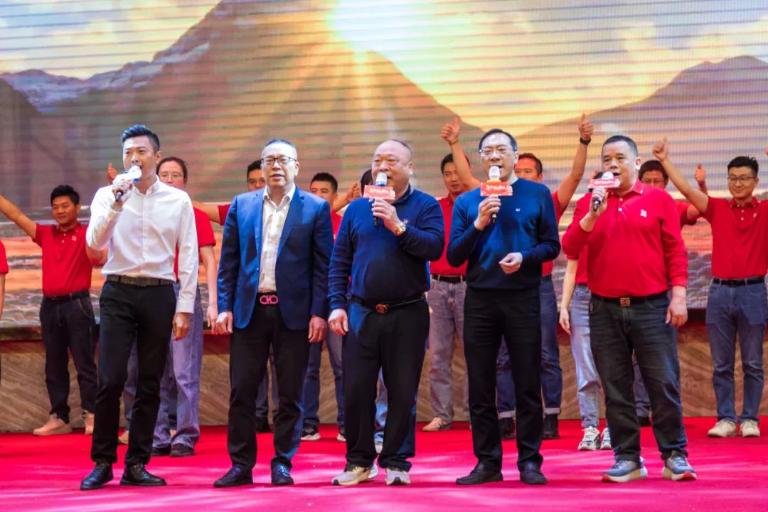 聚勢(shì)·創(chuàng)變·敢為 | 強(qiáng)輝集團(tuán)2025年迎新晚會(huì)圓滿結(jié)束，共繪未來(lái)新藍(lán)圖(圖20)