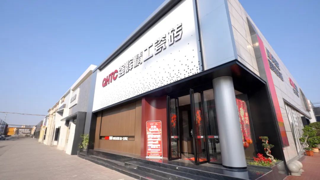 終端風(fēng)采 | 強(qiáng)輝晉江旗艦店，品味質(zhì)感大師館，打卡美學(xué)新坐標(biāo)(圖5)